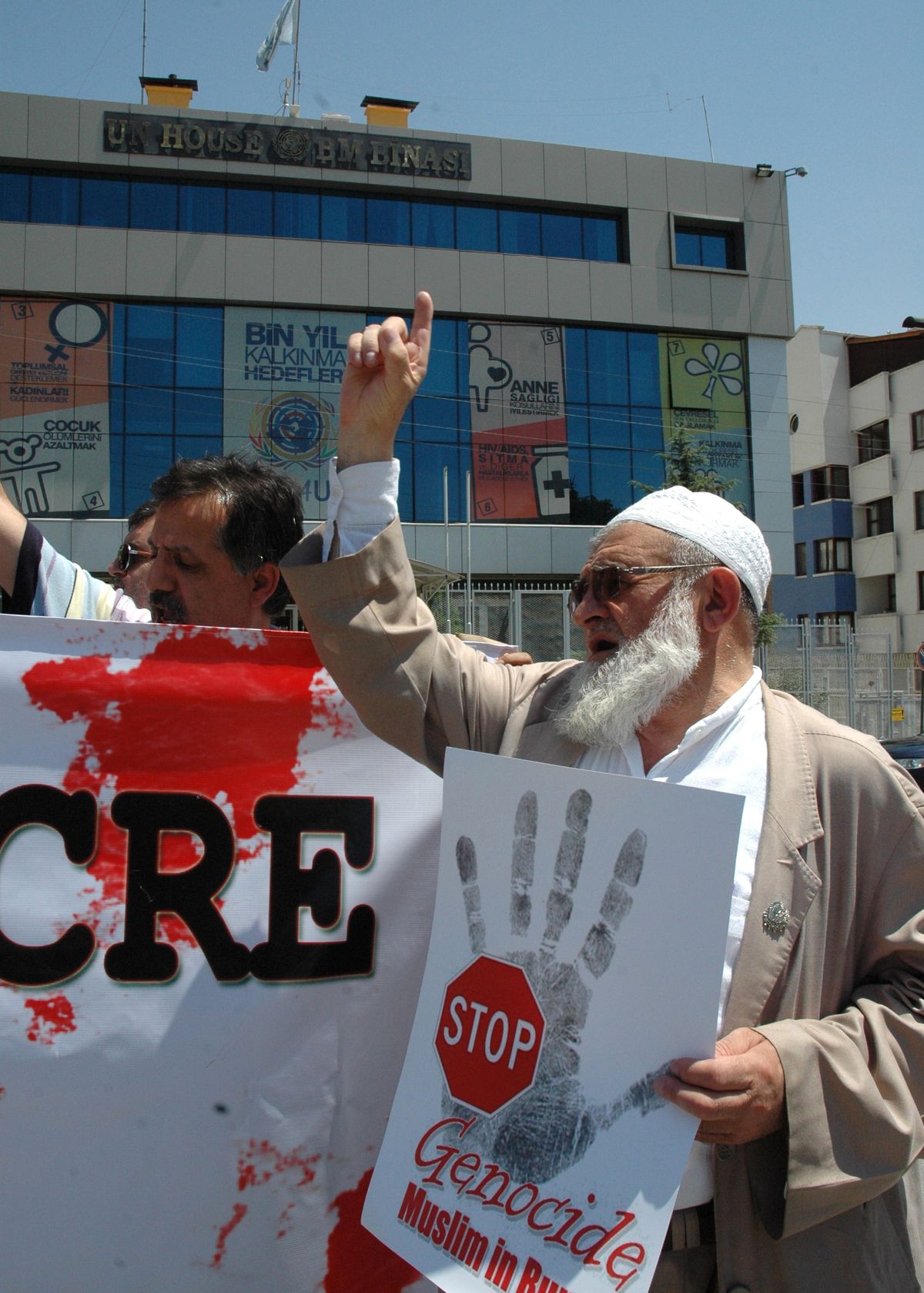 BM Önünde Arakan Katliamı Protesto Edildi