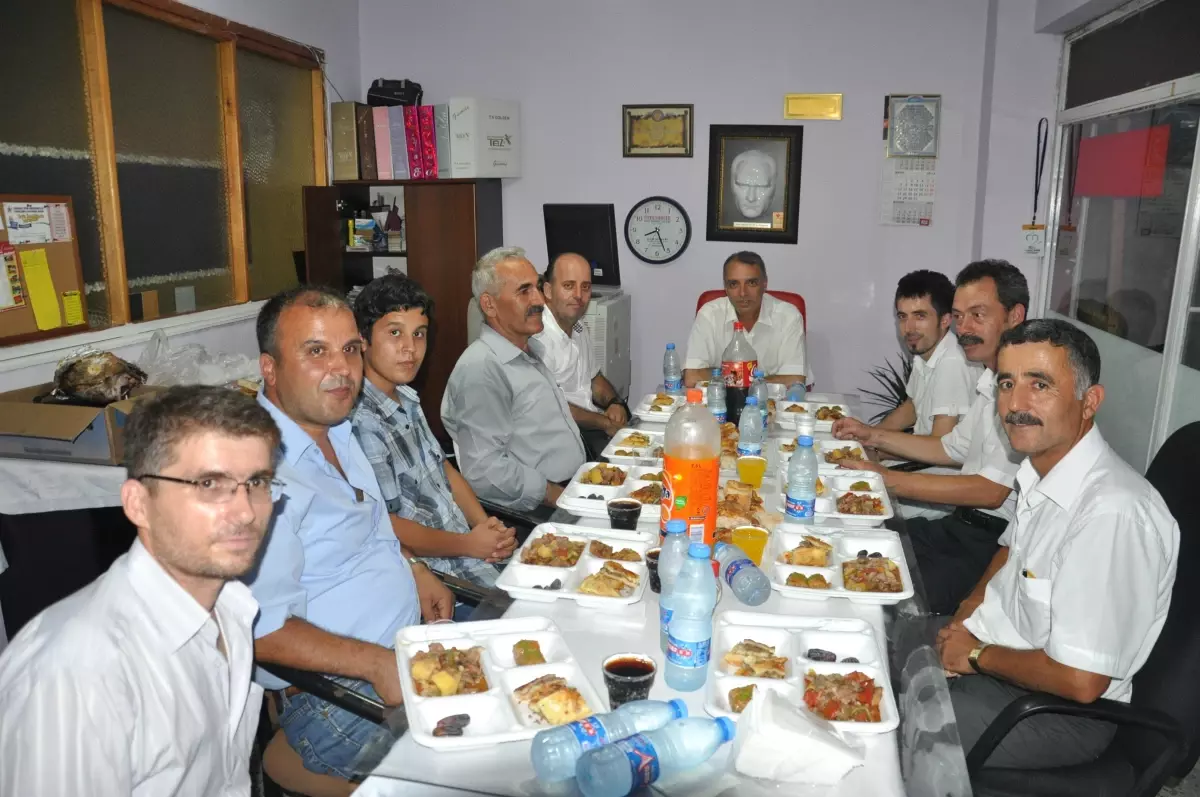 Çimenoğlu, Yerel Gazetenin Kuruluş Yıl Dönümüne Nedeniyle İftar Verdi