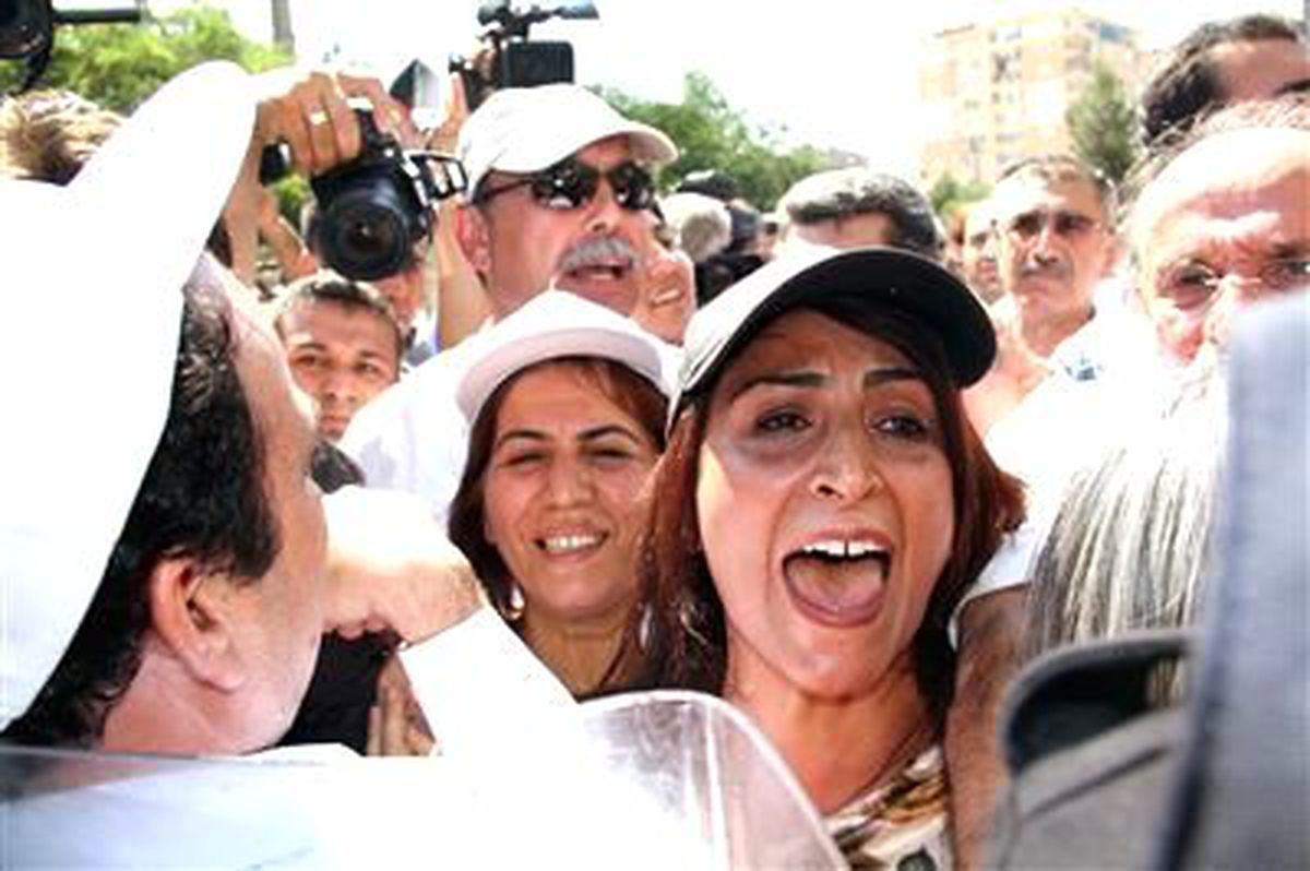 Diyarbakır\'daki Olaylara Protesto