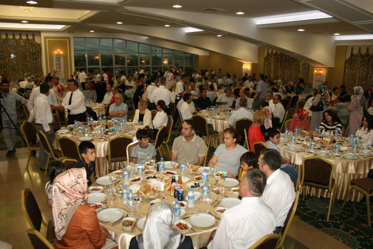 Düsiad\'dan Semazenli İftar