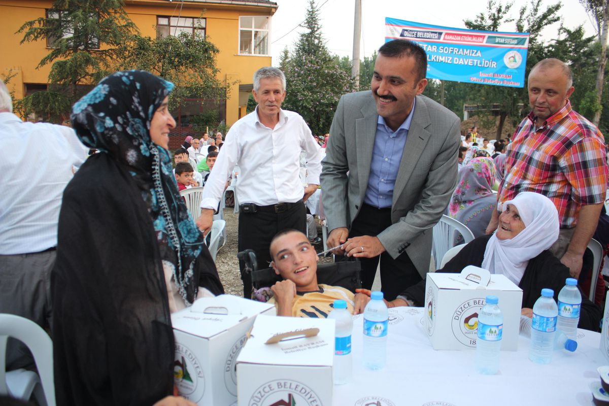 Düzce Belediyesi Mahelle İftarları Renkli Görüntülere Sahne Oluyor