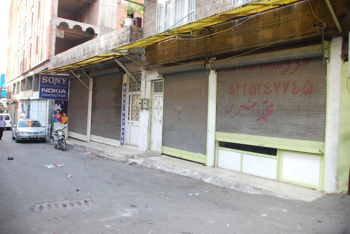 Gaziantep'teki İran Pazarı'nda İn Cin Top Oynuyor