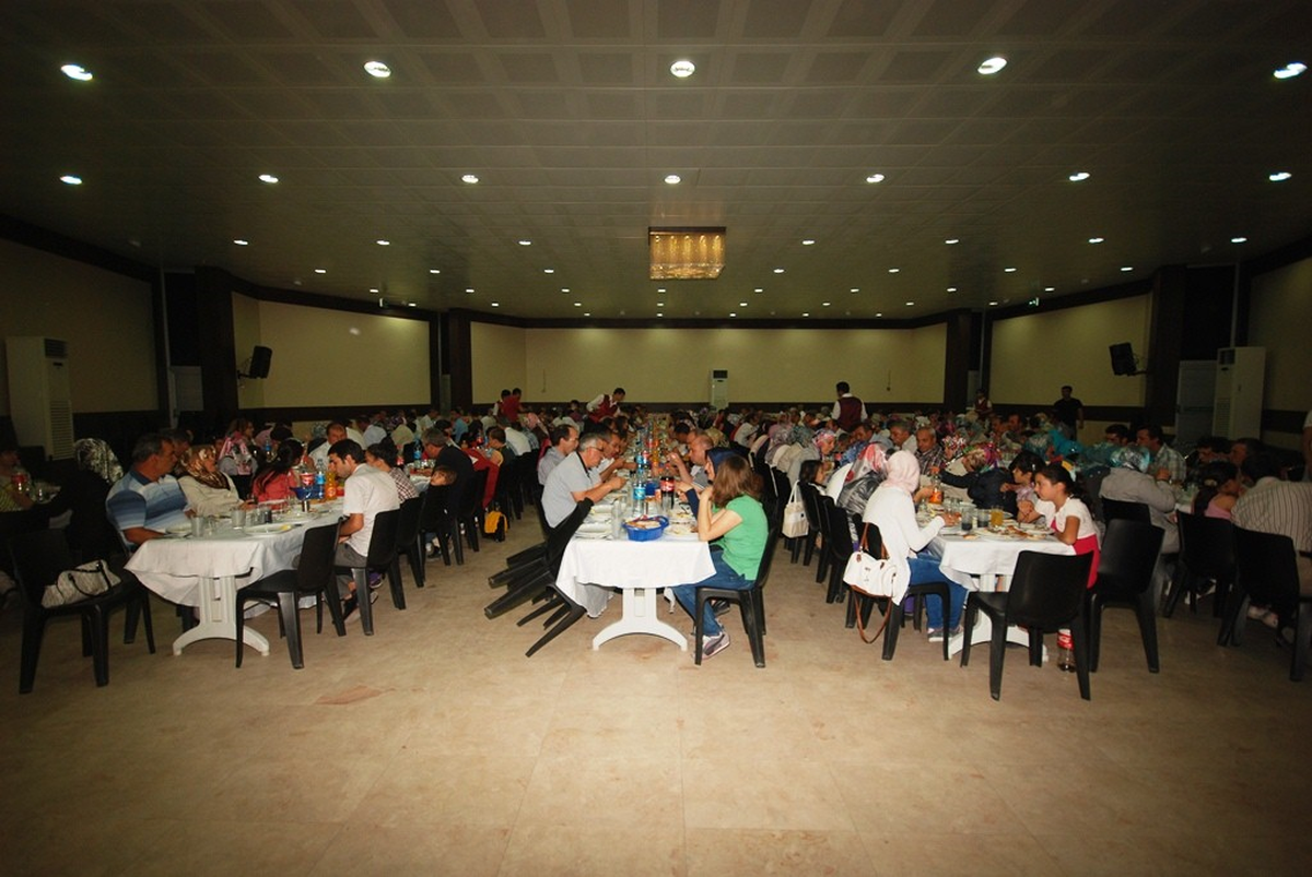 Gediz Belediye Personeli Aileleriyle Birlikte İftar Yemeğinde Buluştu