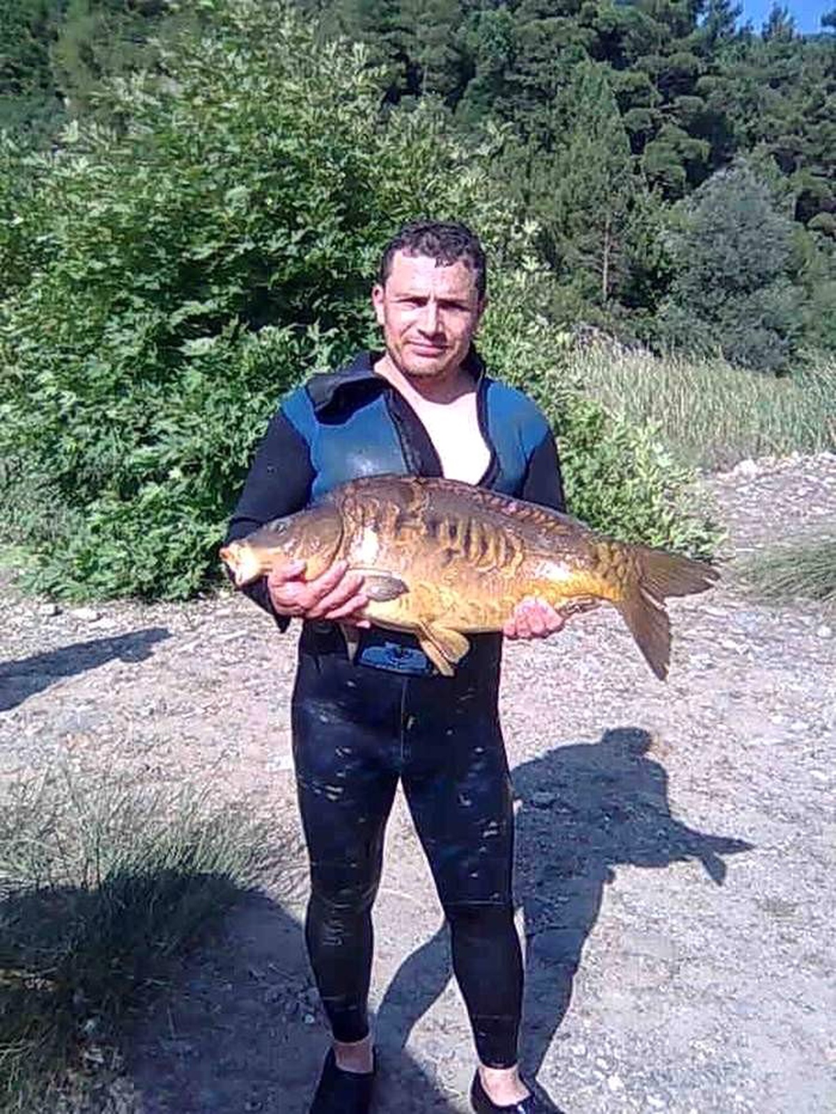 Göneli Balıkçı Sulama Kanalında 18 Kiloluk Sazan Balığı Yakaladı