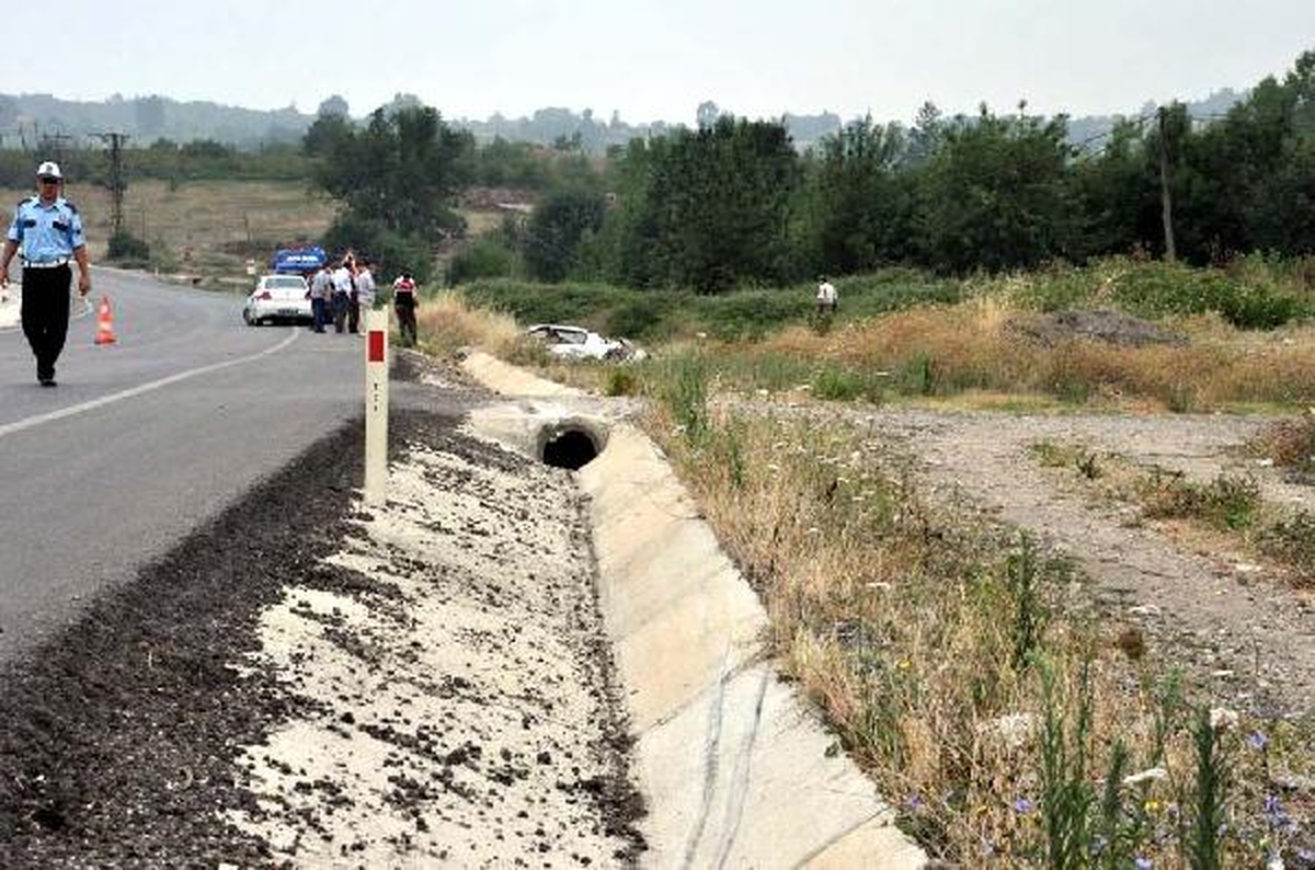 Hendek'te Kaza: 1 Ölü, 6 Yaralı