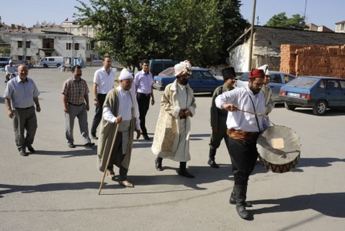 İftar Sofrasına Tellallı Çağrı
