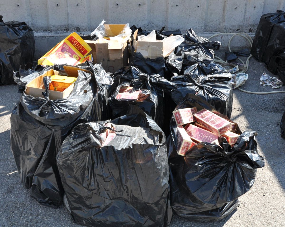 Kamyonetten 7 Bin 500 Paket Kaçak Sigara Çıktı