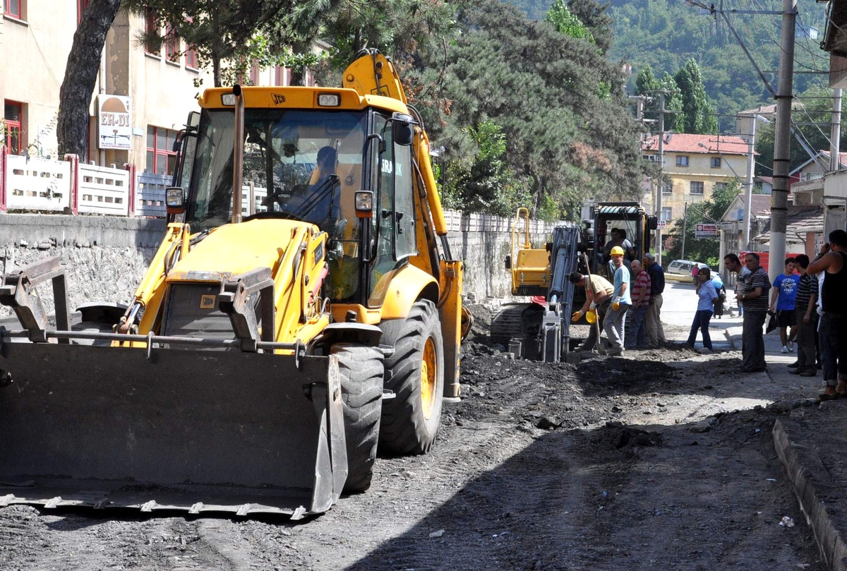 Kanalizasyon Çalışması Vatandaşları Çileden Çıkarttı