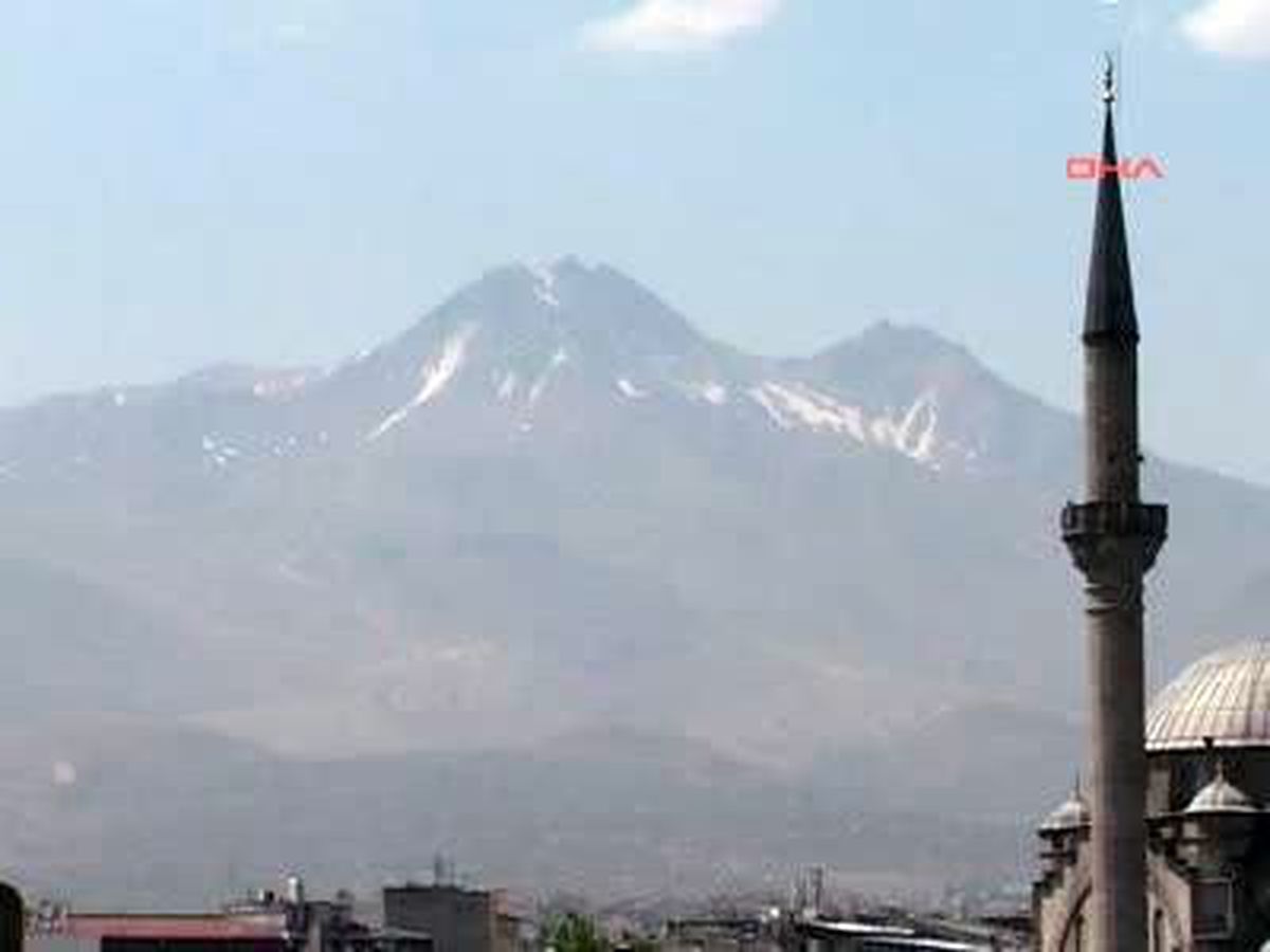 Kayseri Erciyes Dağı\'nın Zirvesinde Karlar Eridi Erciyes Dağı\'nın Zirvesinde Karlar Eridi