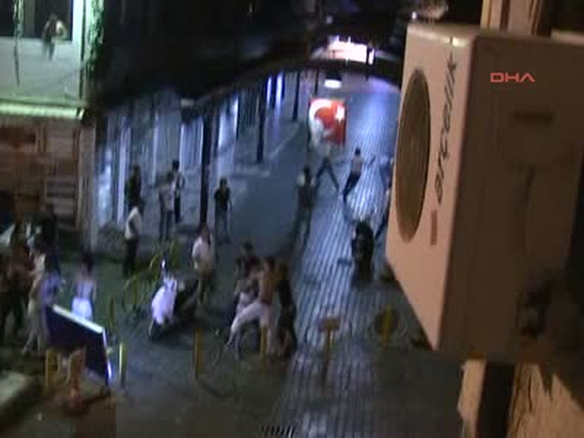 Marmaris\'te Yan Bakma Nedeniyle Kavga Çıktı