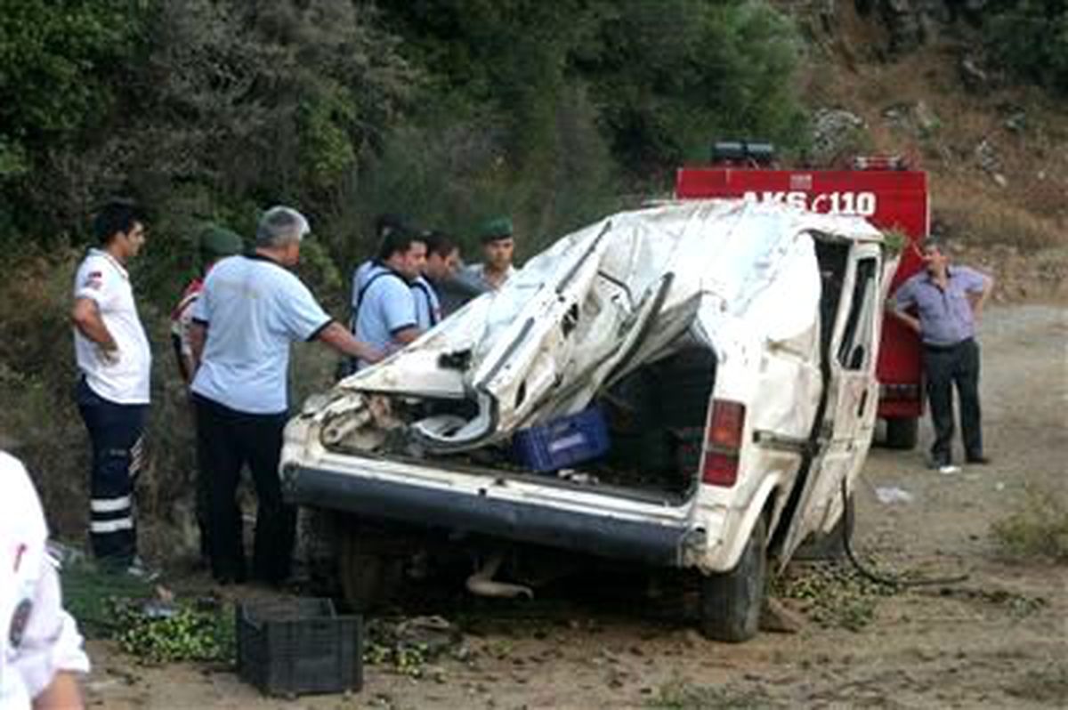 Ödemiş Gölcük Yolunda Trafik Kazası: 2 Ölü, 3 Yaralı