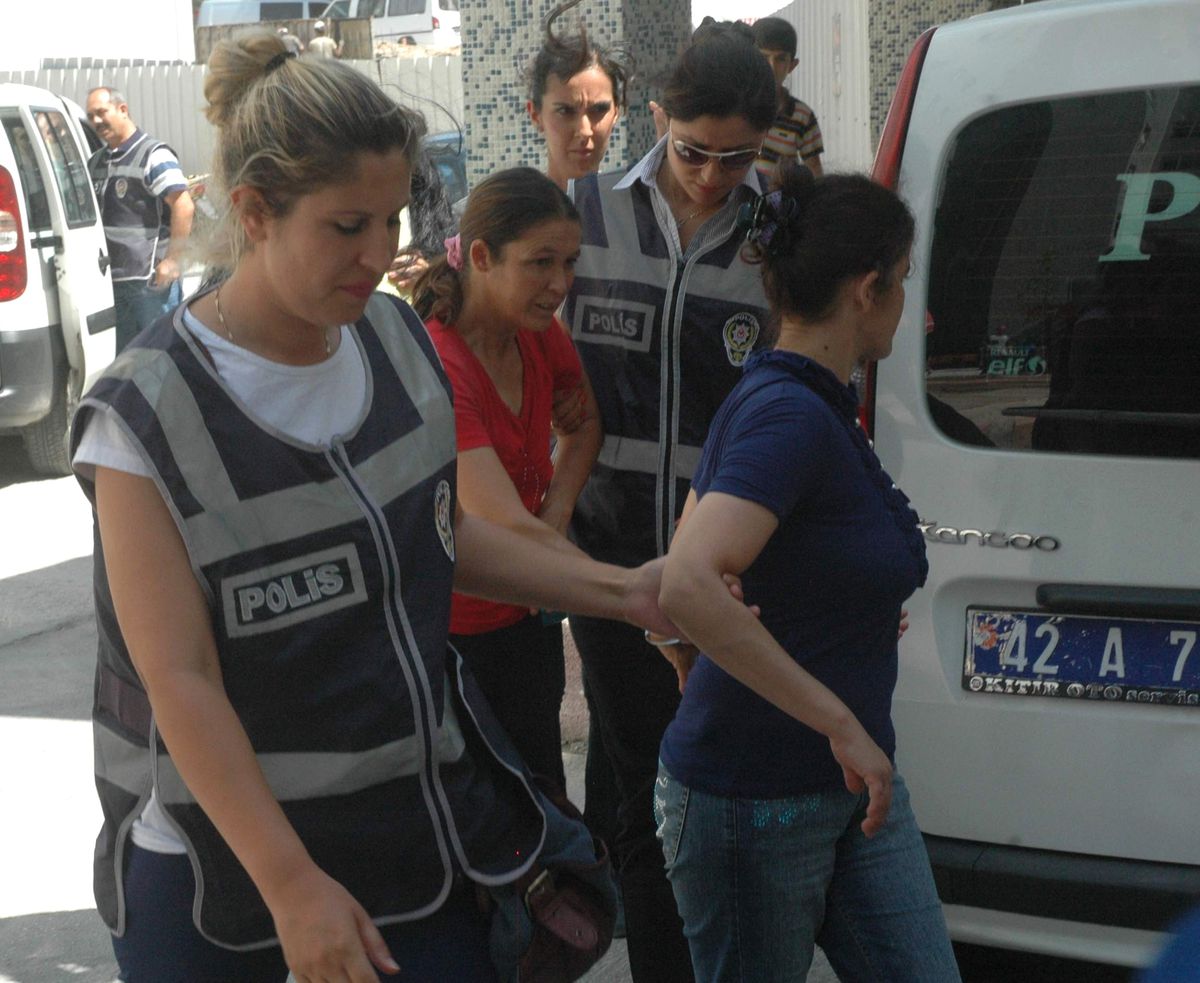 Polisiz Diye Dolandırdılar Polise Yakalandılar