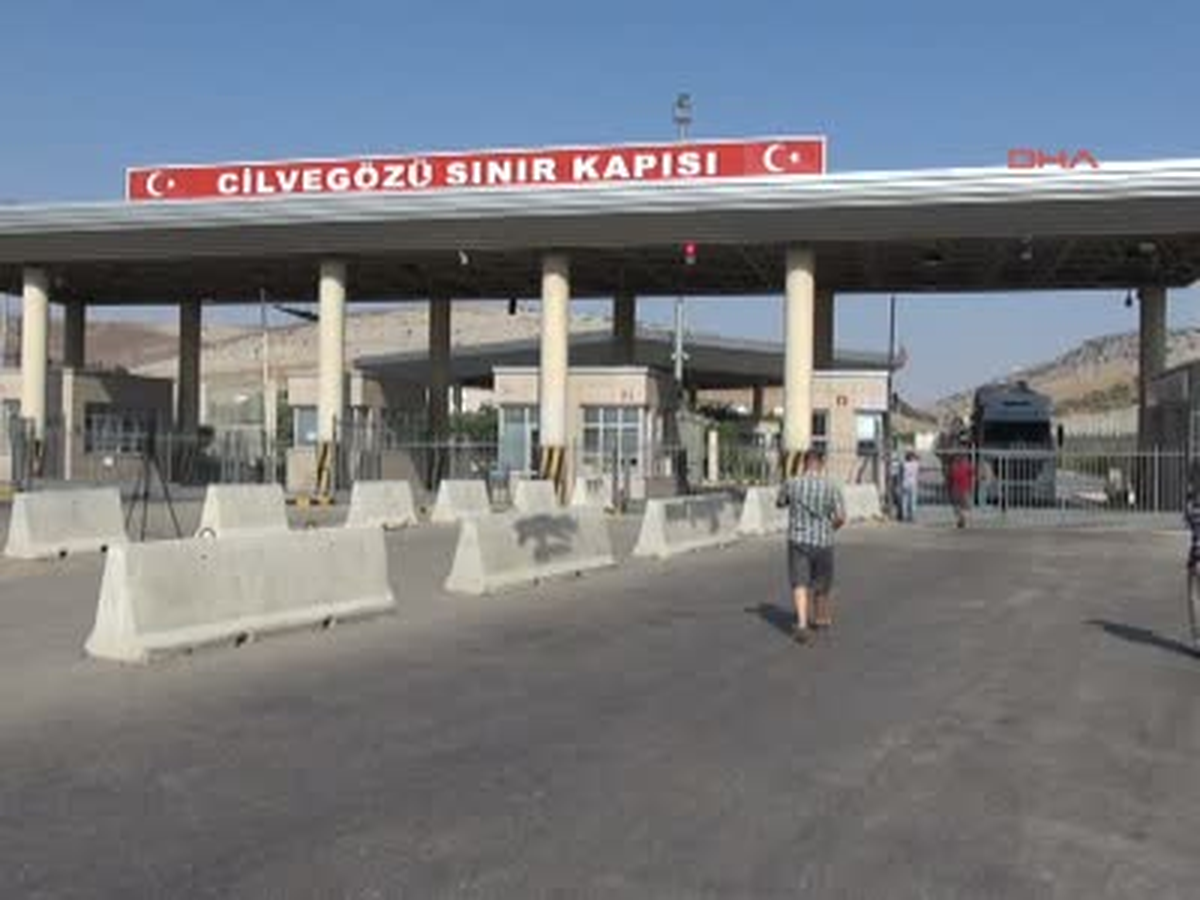 Reyhanlı Yakılan Tır\'lar Türkiye\'ye Getiriliyor Yakılan Tır\'lar Türkiye\'ye Getiriliyor
