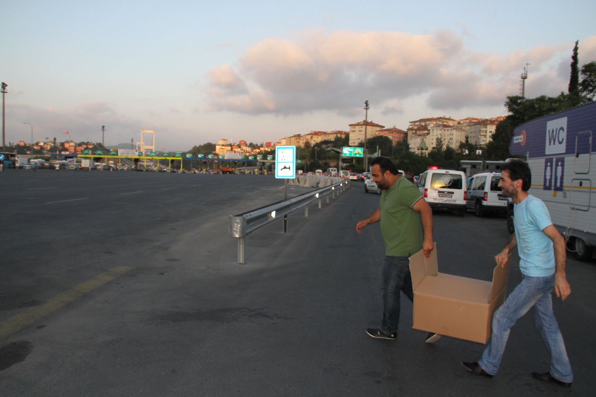 Trafikte Kalan Sürücülere İftariyelik