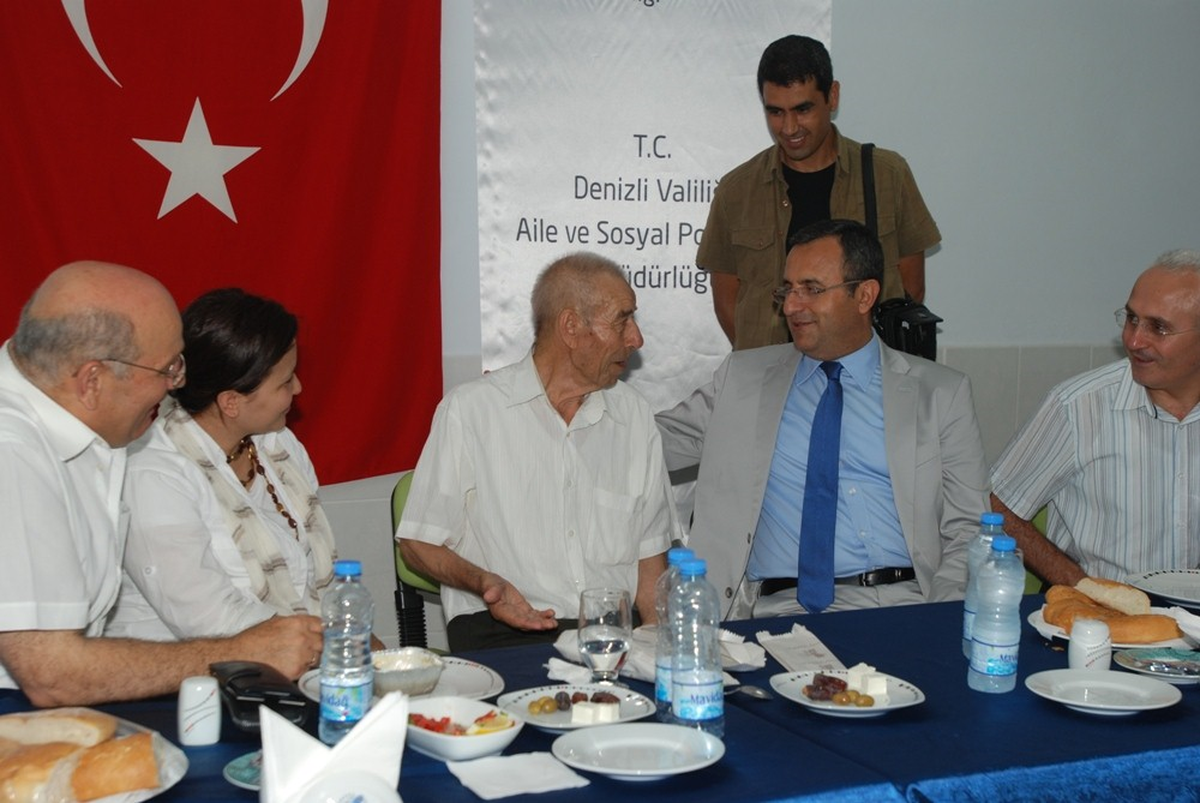 Vali Demir, Huzurevi Sakinleriyle İftar Yemeğinde Biraraya Geldi
