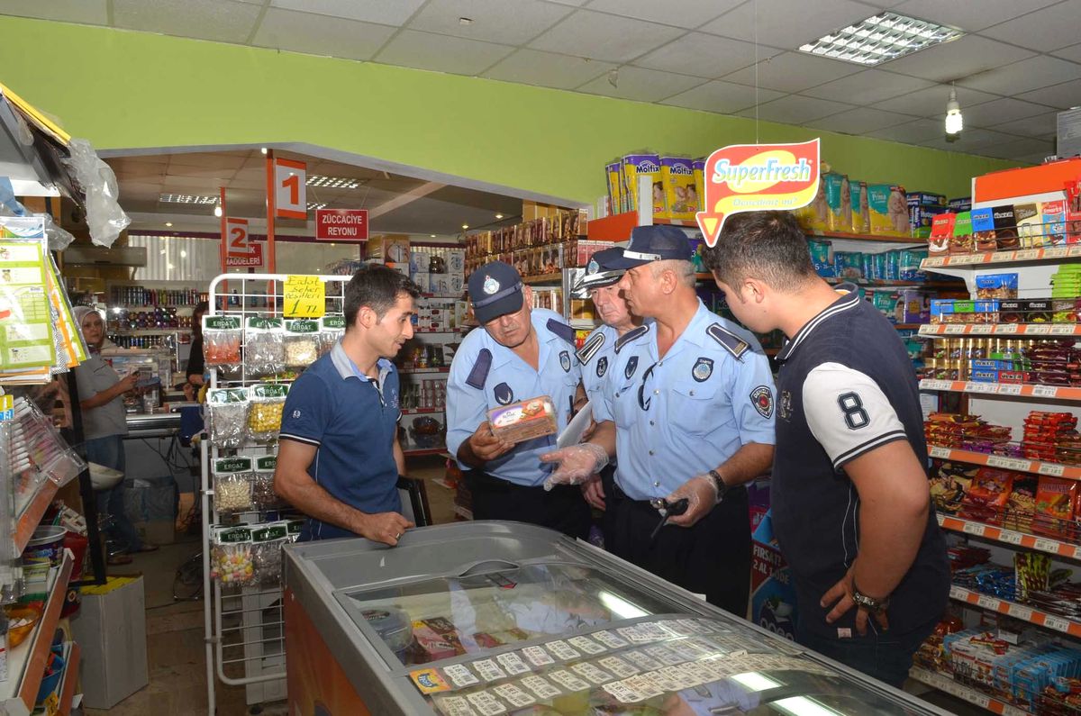 Zabıtadan Marketlere Sıkı Denetim