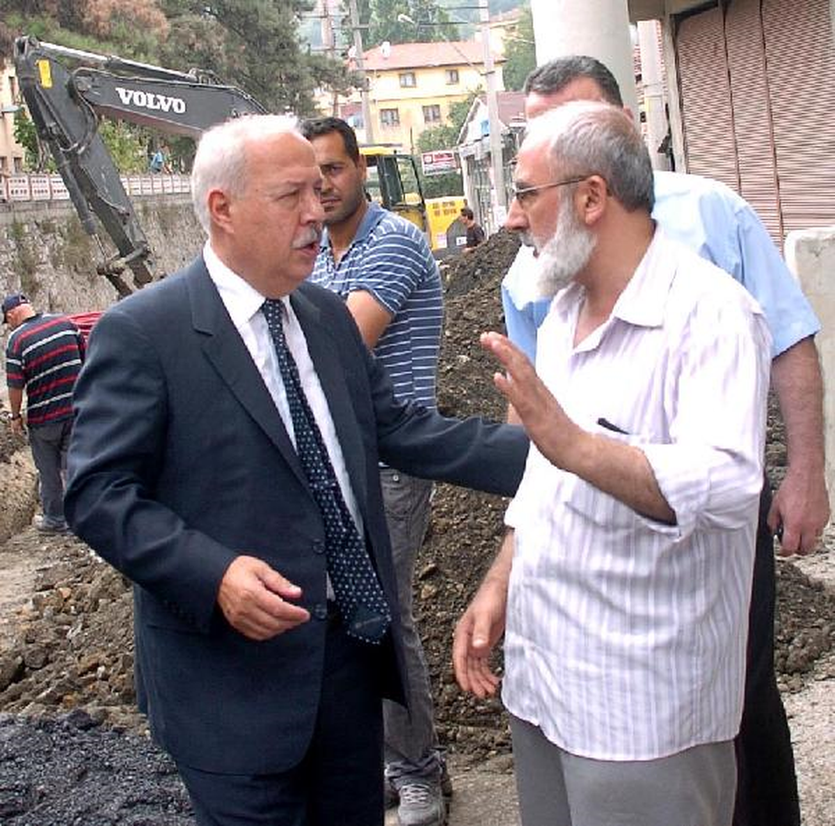 Zonguldak\'ta Esnaftan Başkana \'Ne Zaman Bitecek Bu Çalışmalar\' Tepkisi