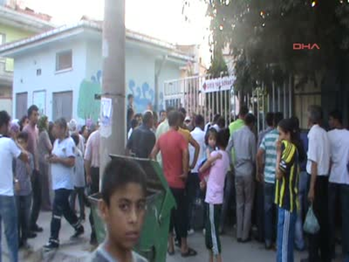 5 Yaşındaki Çocuk Demir Kapıya Sıkıştı