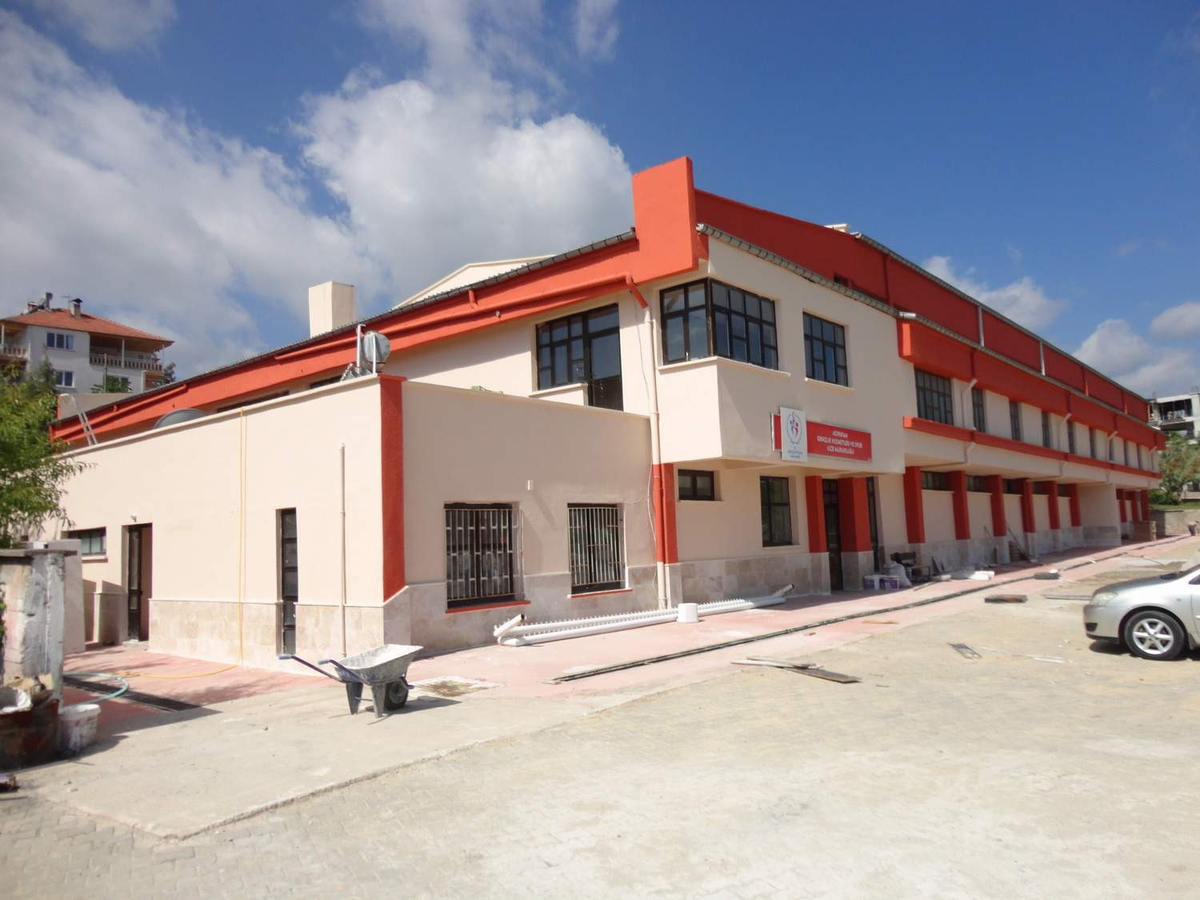 Acıpayam\'da Spor Salonu Onarıldı