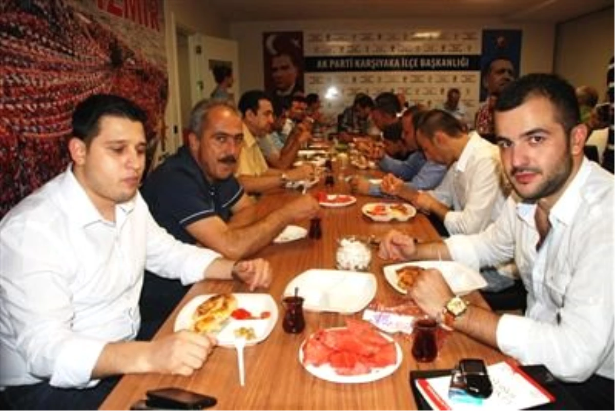 AK Parti İzmir Teşkilatı ve Vekiller Her Gün Bir İftarda