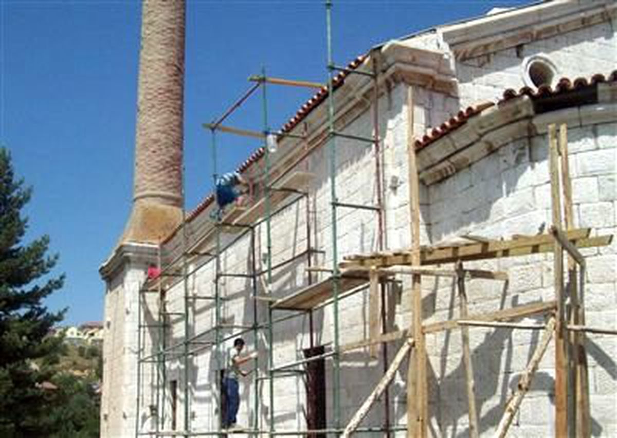 Akdağmadeni İlçesinde Cami Restorasyonu Devam Ediyor