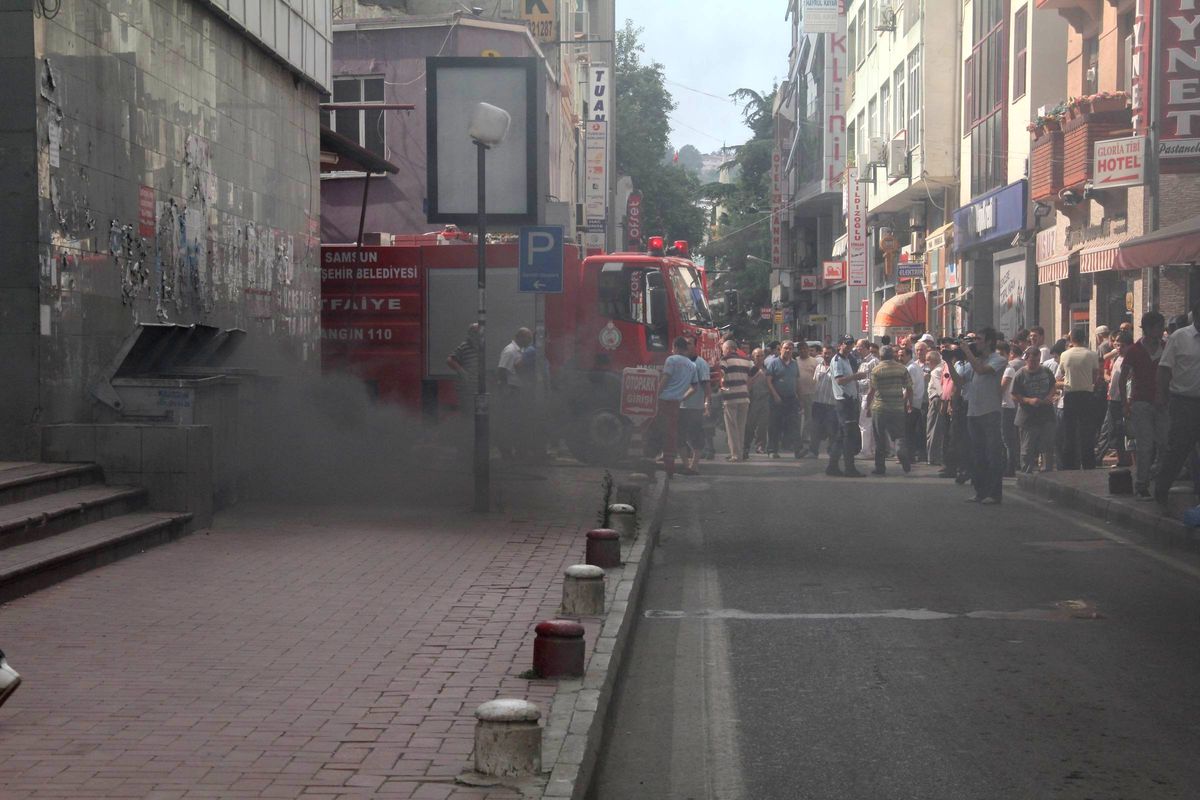 Anakent İş Merkezi\'nde Yangın Paniği
