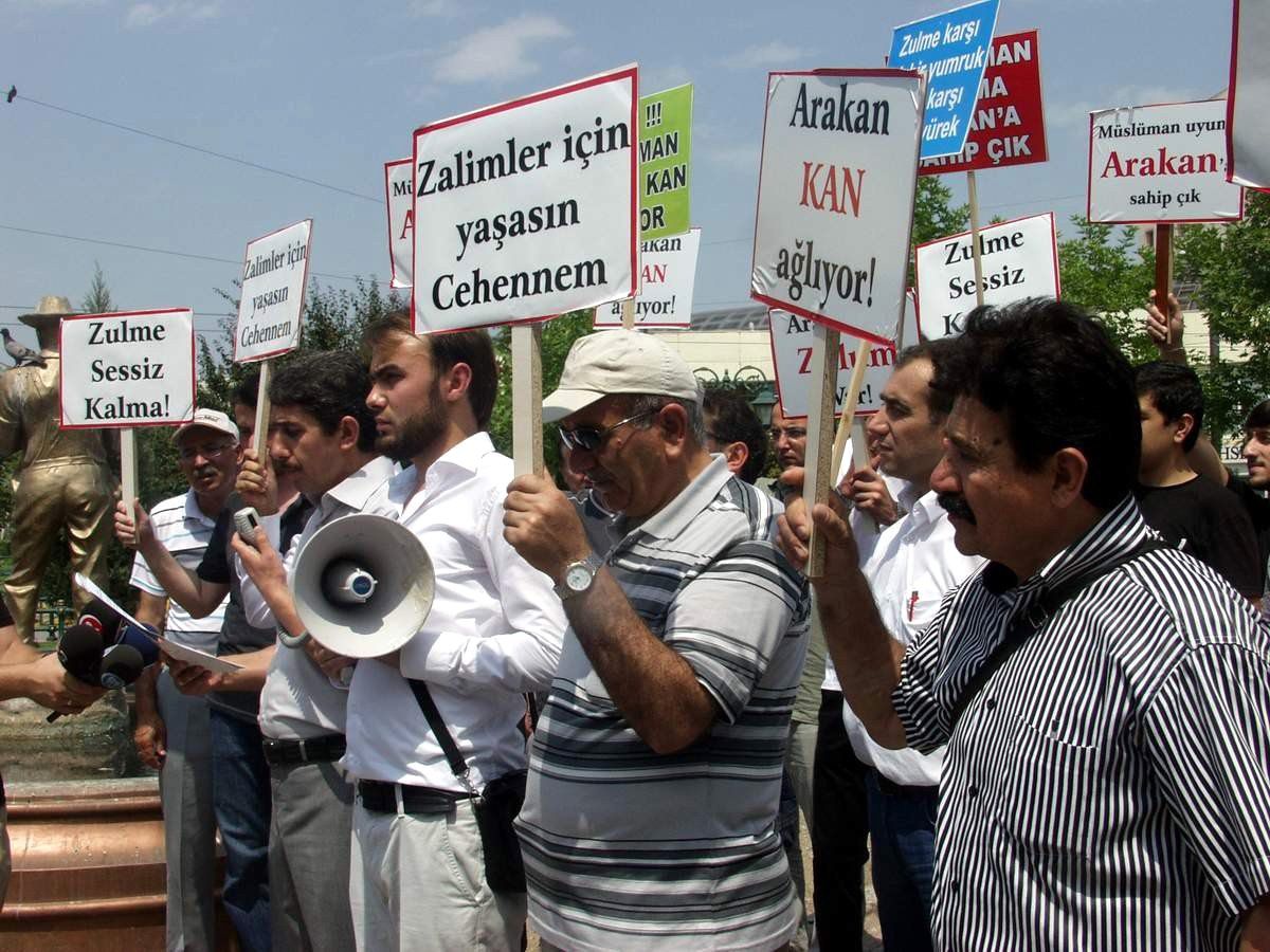 Arakan\'daki Müslümanlar İçin Gıyabi Cenaze Namazı Kılındı