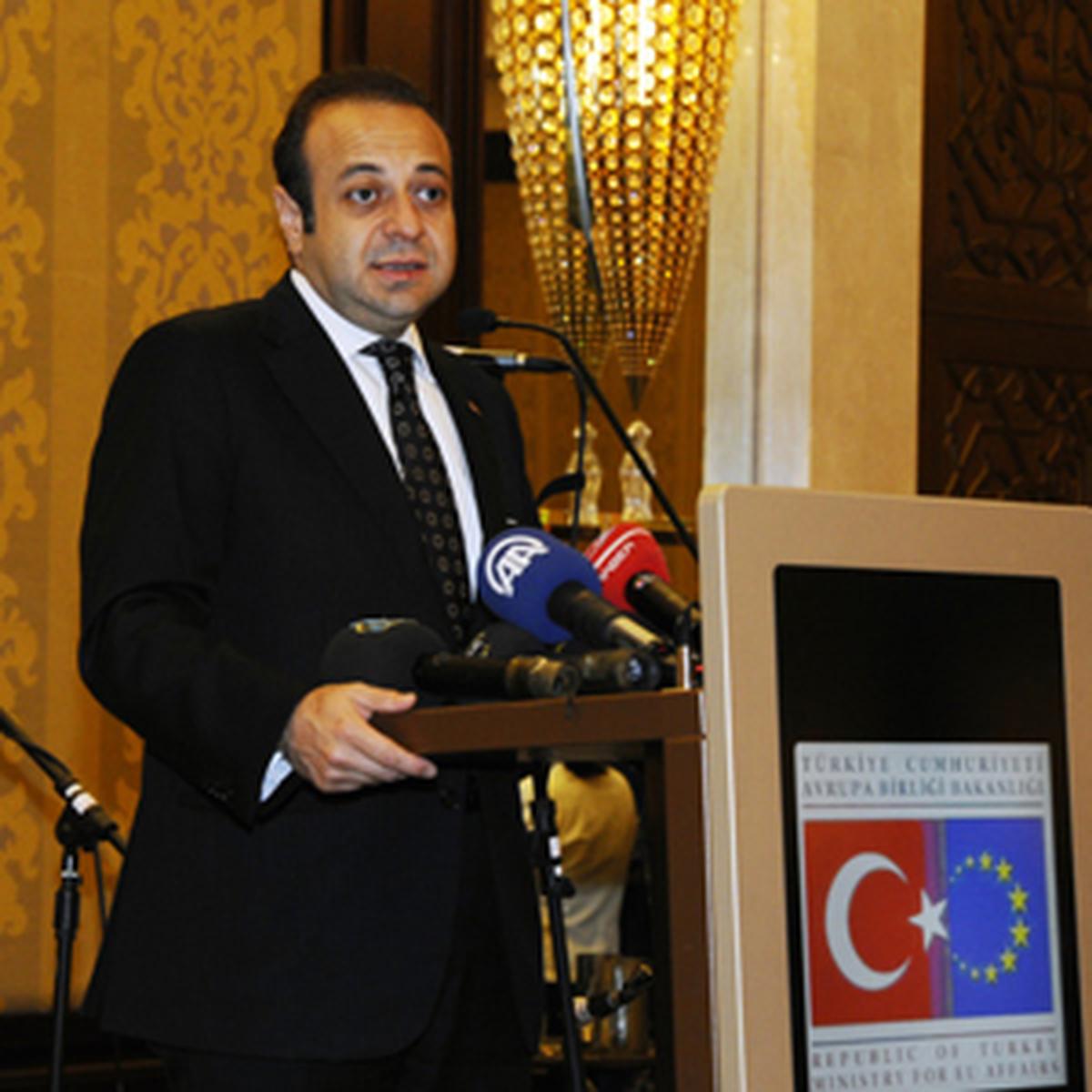 Bakan Bağış\'tan İftar Yemeği