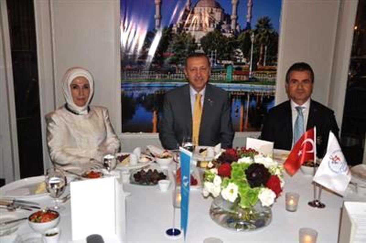 Başbakan, İngiltere\'de Türk Heyetinin İftar Yemeğine Katıldı