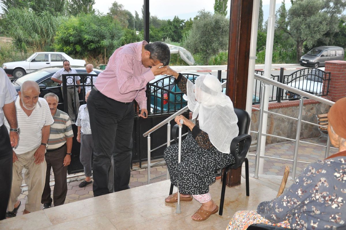 Başkan Alıcık Orucunu Huzurevinde Açtı