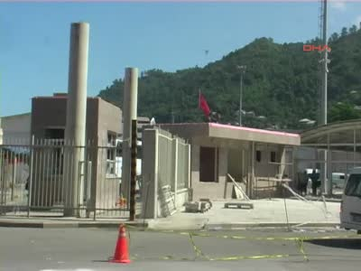 Batum\'a Kimlikle Geçiş İzdihamı