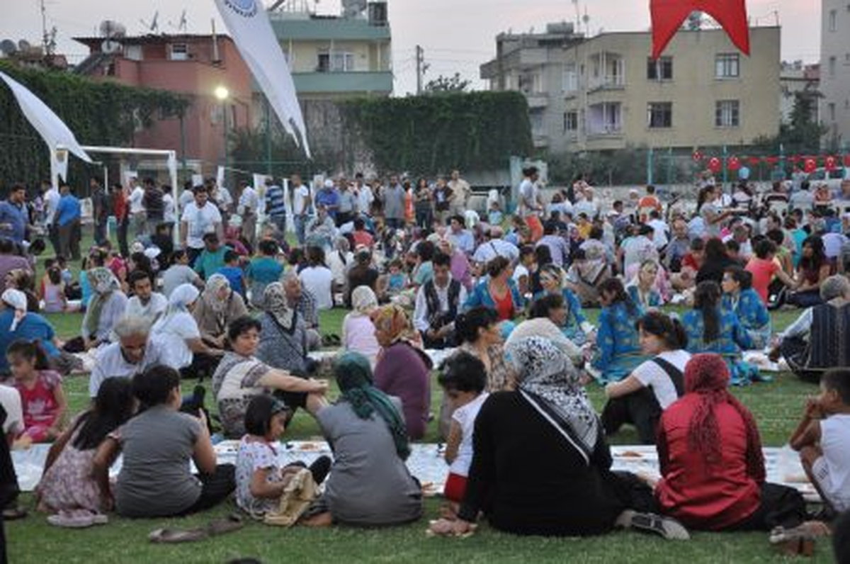 Belediyenin \'İftar Programları\' Devam Ediyor