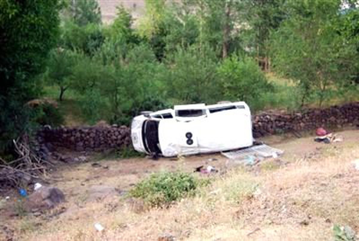 Bingöl\'de Lastiği Patlayan Minibüs Şarampole Yuvarlandı; 4 Ölü, 8 Yaralı