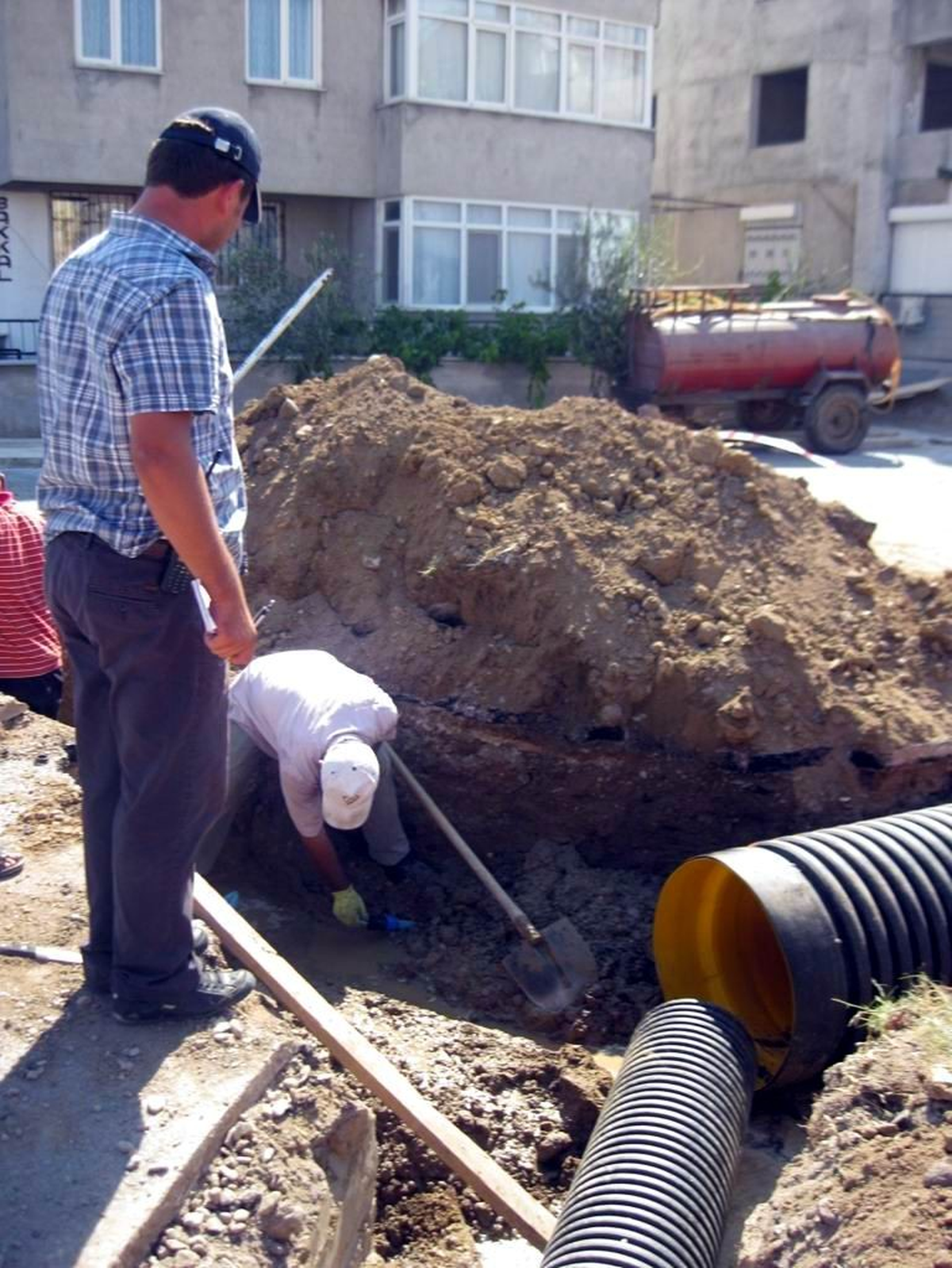 Burhaniye\'de Altyapı Hamlesi Sürüyor