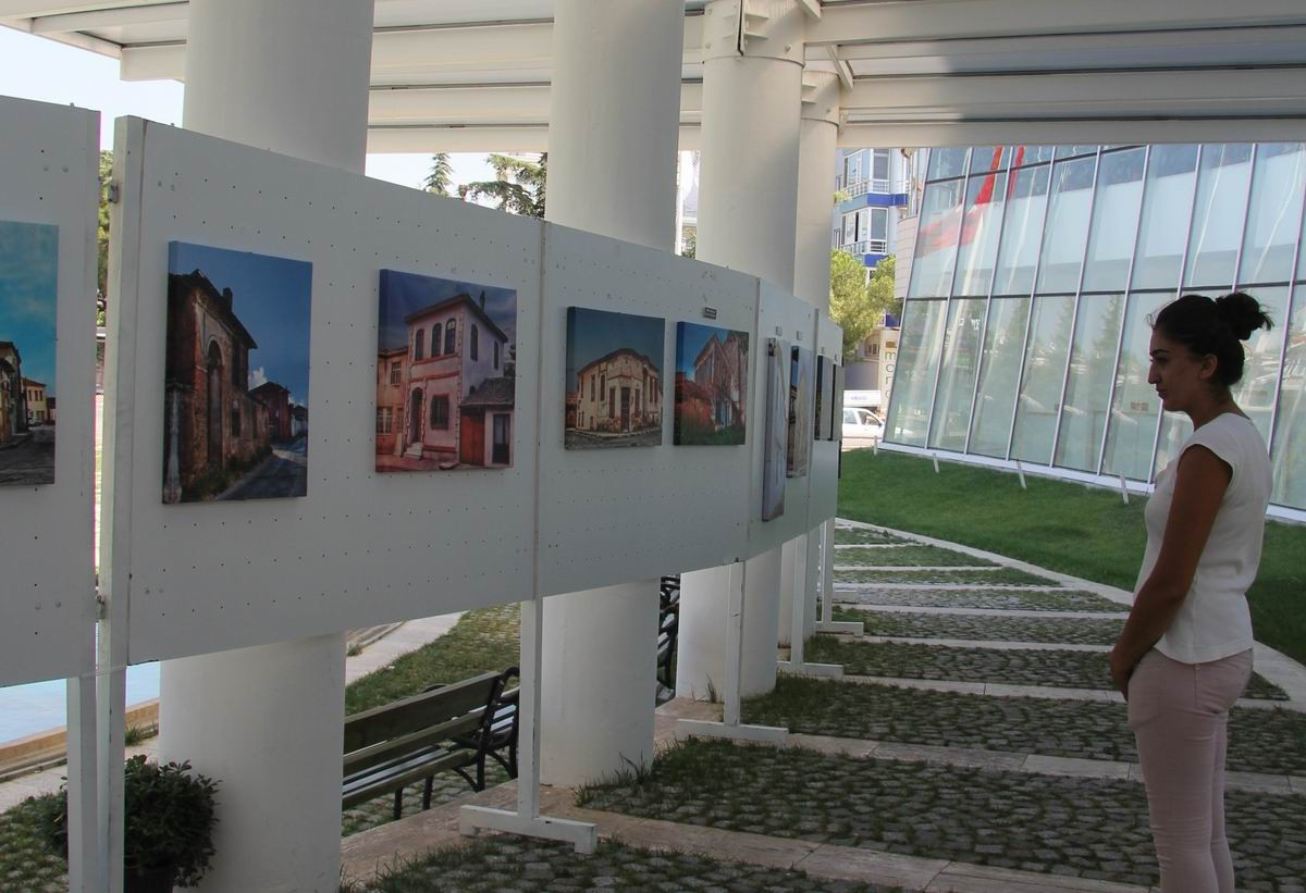 Burhaniye\'de Fotoğrafta Tarihi Doku