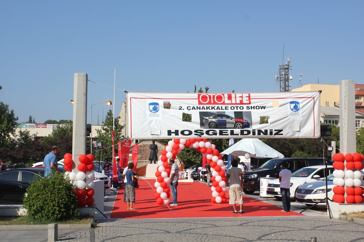 Çanakkale\'de Otomobil Tutkunları Fuarda Buluştu
