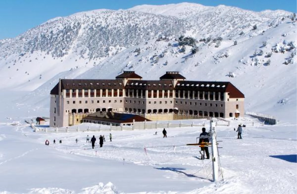 Davraz Kayak Merkezindeki Tek 5 Yıldızlı Otel Zararına Satışa Çıkarıldı
