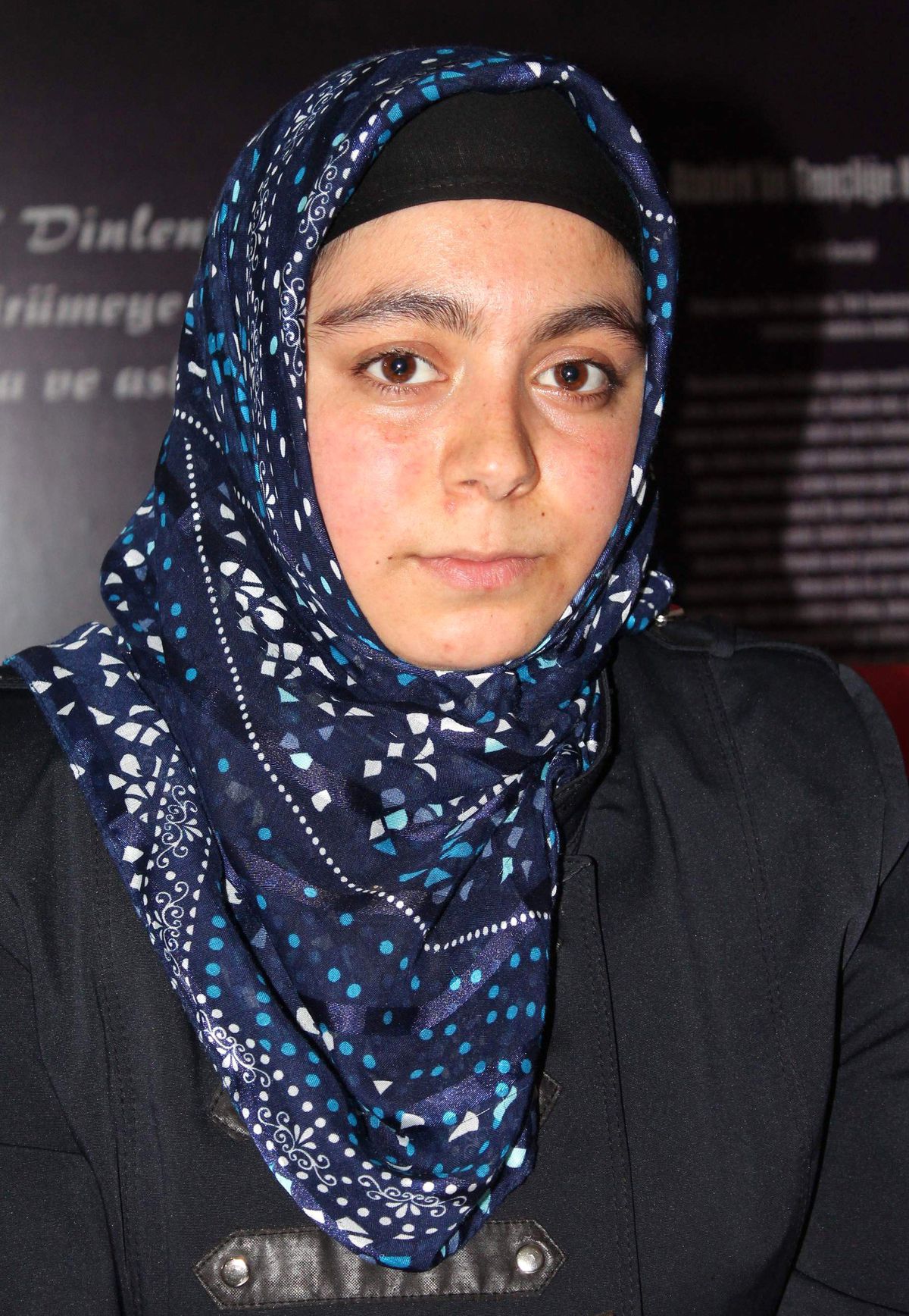Depremzede Esra\'nın Okuma Azmi