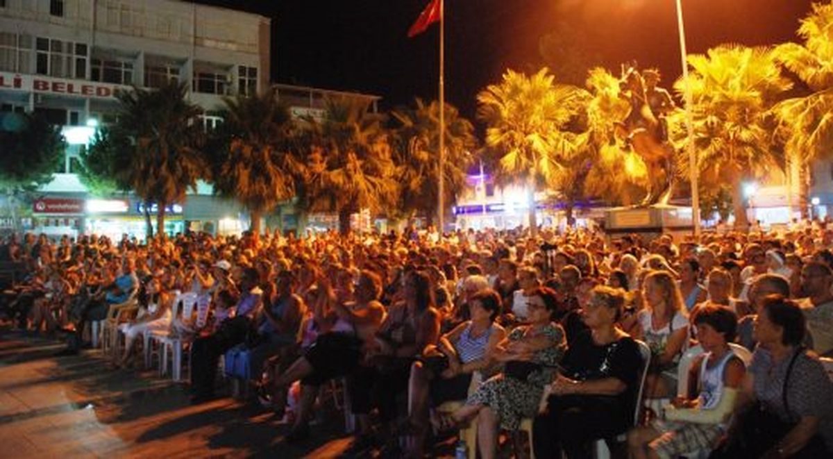 Dikili\'de Balkan Ezgileri