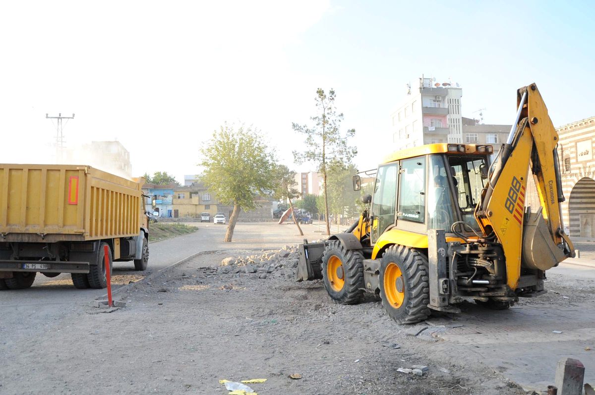 Diyarbakır\'da Alt Yapı Çalışmaları Devam Ediyor