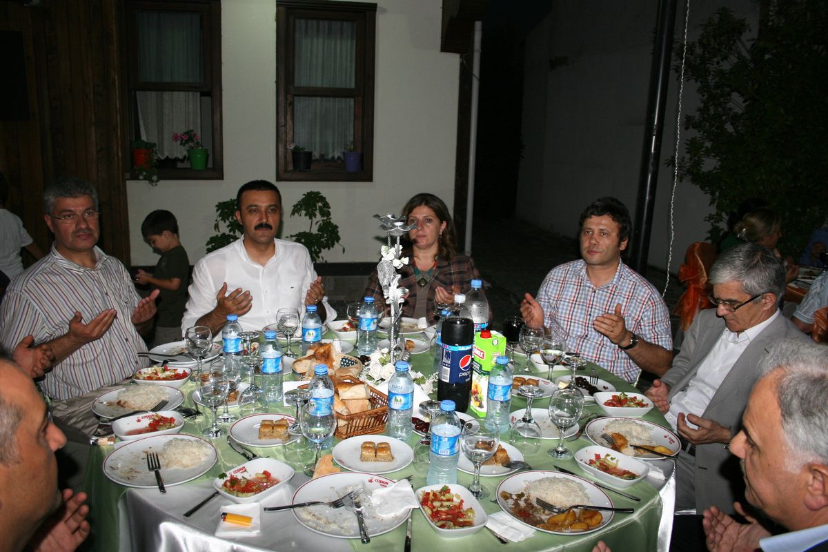Düzce Belediyesinden Personele İftar