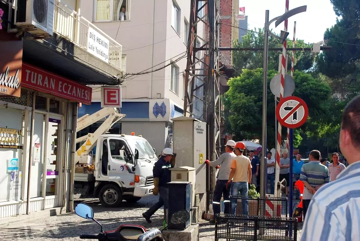 Elektrik Kesintilerine Tepki Artıyor