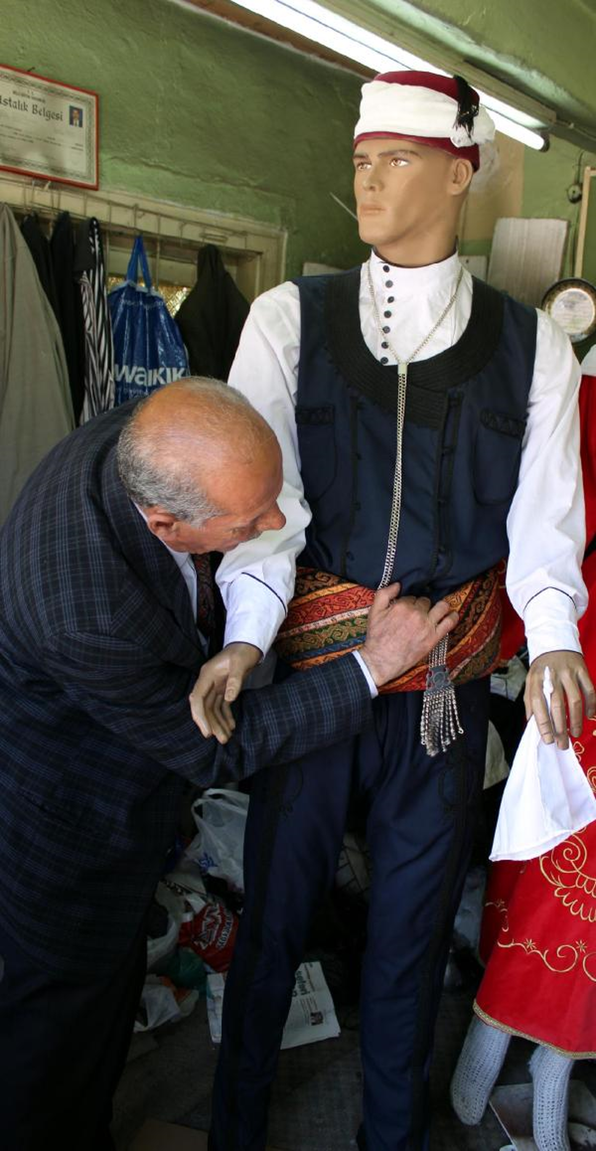 Erdoğan\'a Dadaş Kıyafeti Diken Terzinin Sitemi