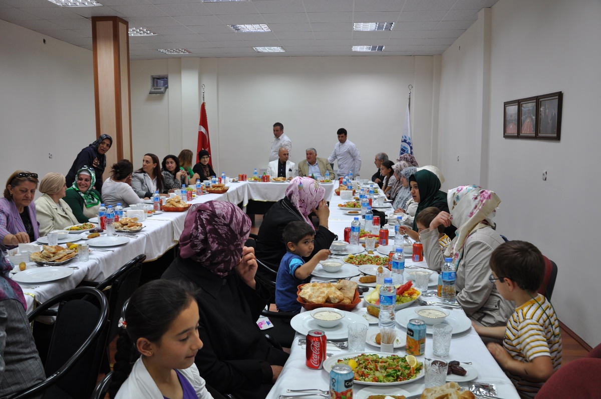 Erzurum Ticaret Borsası Ramazan\'da Kimsesizleri Unutmadı