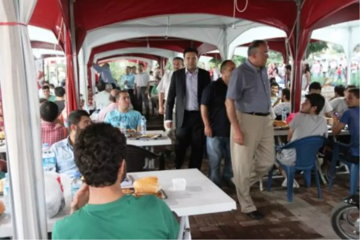 Günde 3 Bin 500 Kişiye İftar Yaptırıyor