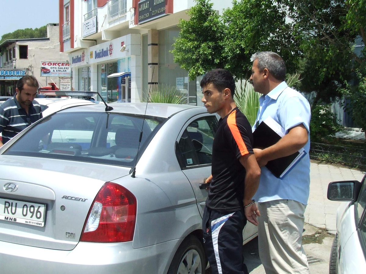 Harçlığını Çıkarmak İçin Uyuşturucu Satıyormuş