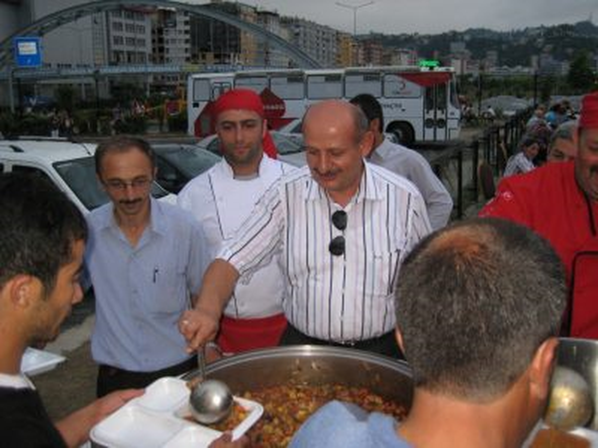 Hedef 100 Bin İftar Konuğu