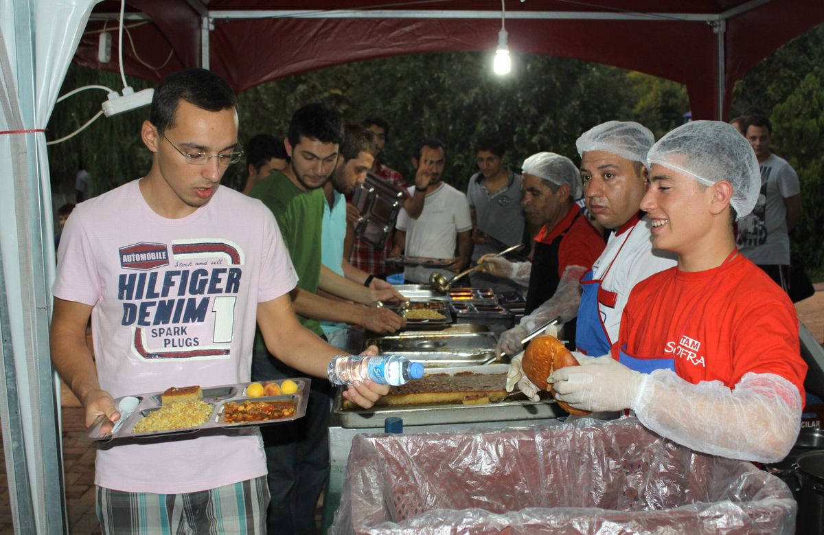 İftar Çadırında \'Güzel\' İftar