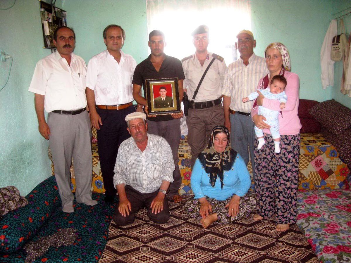 Kaymakam Cıbır\'dan Yaralı Askerin Ailesine Ziyaret