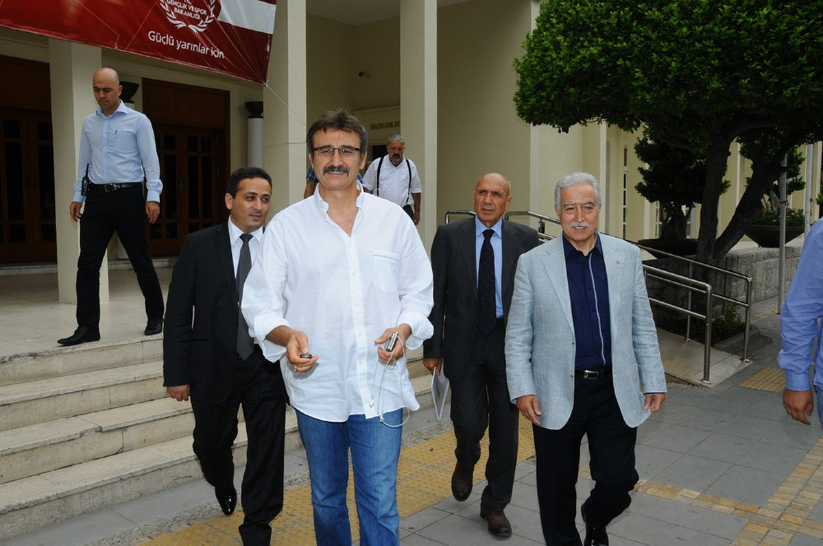 Kürşad Tüzmen Aldırmaz\'ı Ziyaret Etti